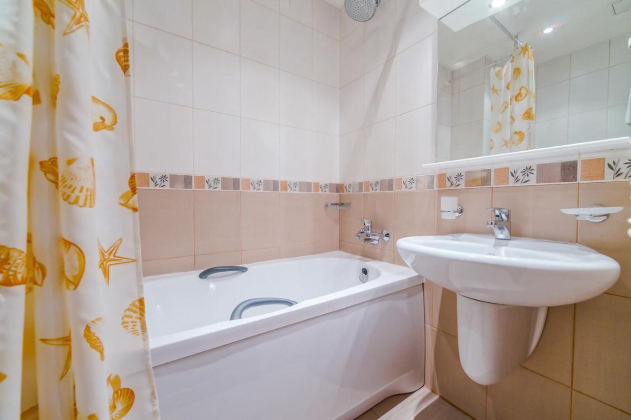 Zvezda Hotel Минск Екстериор снимка